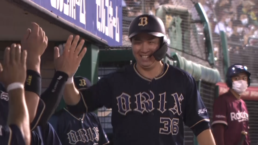 6回表・B山足達也 時代は山足!! レフトスタンドに届く第1号ソロホームラン!!