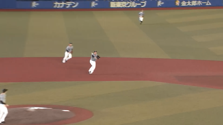 6回表・M安田尚憲 広い範囲と華麗なプレー!! 一回転送球で守備から盛り立てる!!