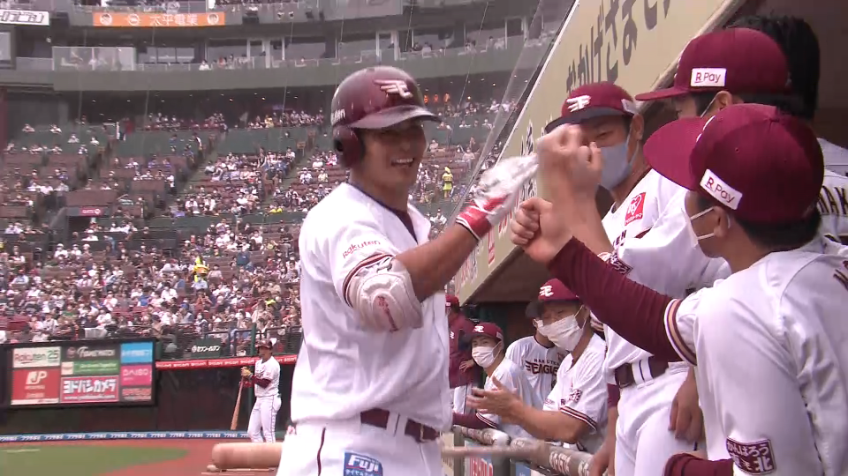 5回裏・E山崎剛 力強いスイングから放たれた打球はライトスタンド中段へ飛び込む第2号ソロホームラン!!