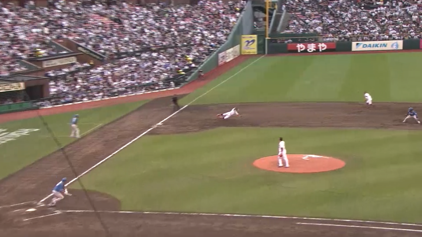 7回表・E鈴木大地 誰もが驚くスーパープレー!! ヒット性の強烈な打球をダイビングキャッチ!!