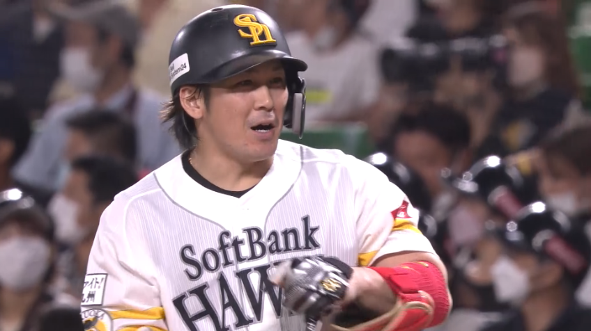 4回裏・H甲斐拓也 5試合ぶりのヒットはセカンドの後ろに落ちる貴重なタイムリーヒット!!