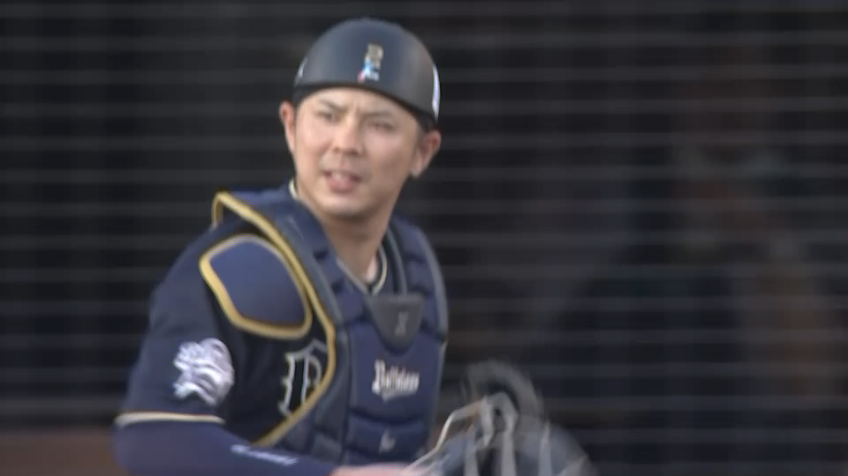 1回裏・B若月健矢 持ち味の強肩で俊足ランナーの盗塁を阻止する!!