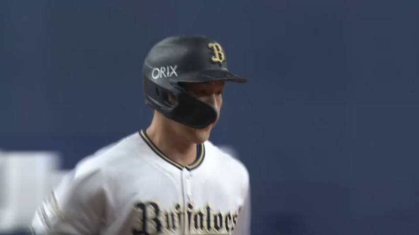 3回裏・B吉田正尚 打った瞬間!! 美しいフォロースルーでライナー性の勝ち越し弾を放つ!!