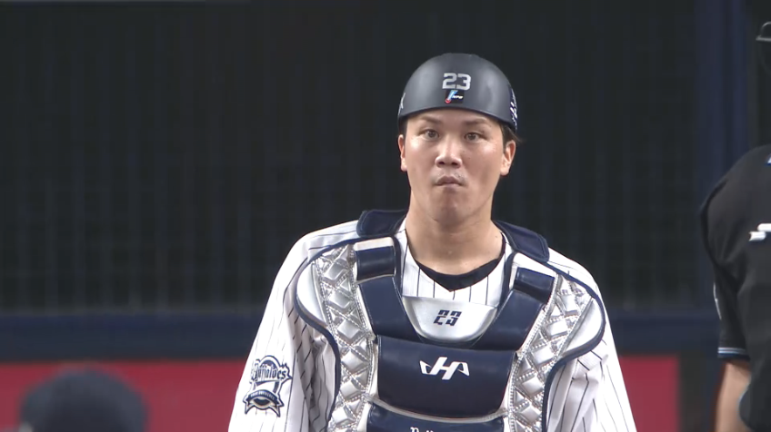 4回表・B伏見寅威 強肩発動!! 正確な送球で盗塁を阻止する!!