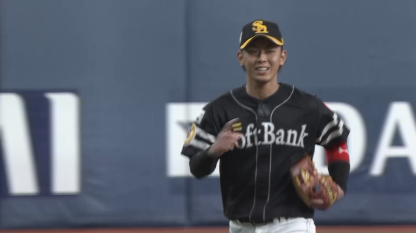 4回裏・H今宮健太 さすがの守備!! 鋭い打球を華麗にさばく!!