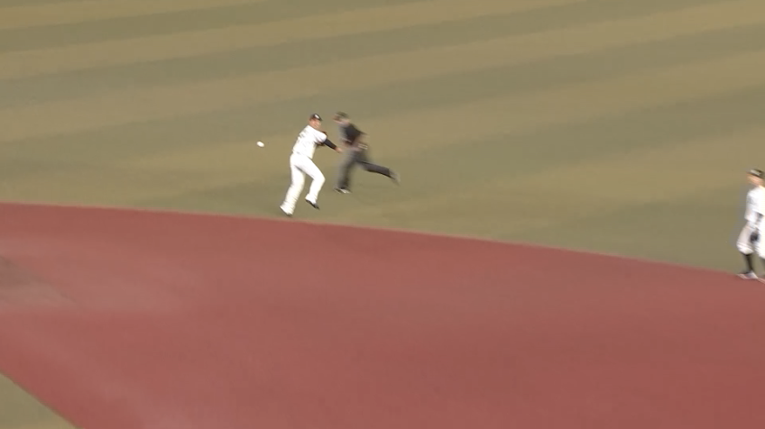 2回表・M茶谷健太 センターに抜けそうな打球を難なく捌く!!