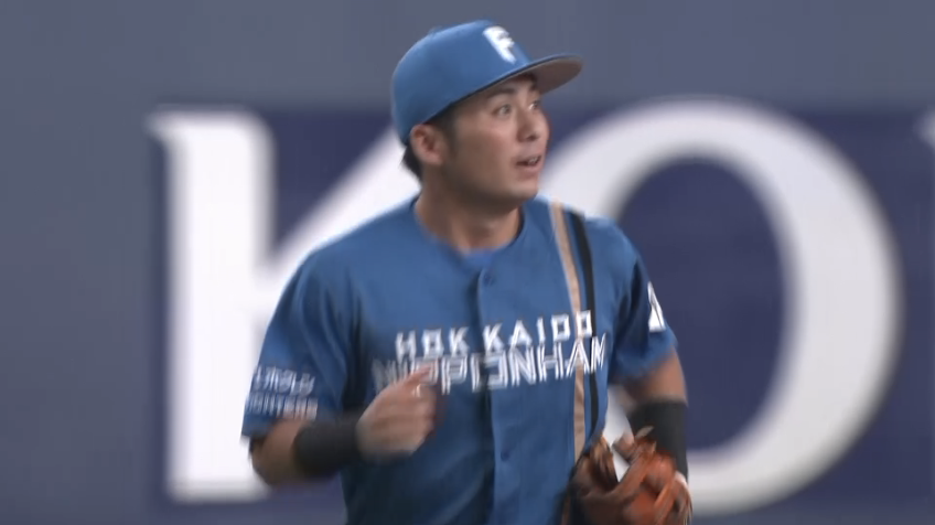 1回裏・F上川畑大悟 これぞプロの好プレー!! 三遊間への打球を素早く処理して先制点を与えない!!