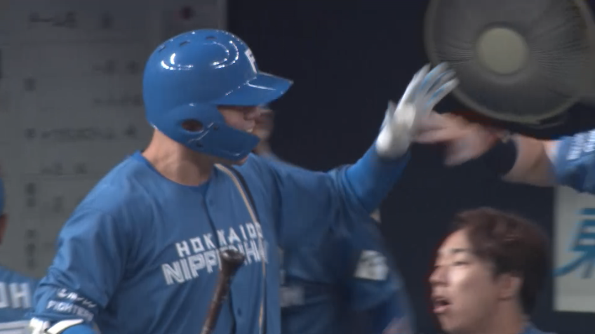 9回表・F清宮幸太郎 ライトへ犠牲フライを放ち試合を振り出しに戻した!!