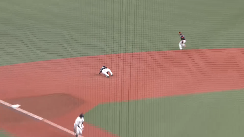 2回裏・H野村勇 追加点は許さない!! サードゴロをスライディングキャッチ!!