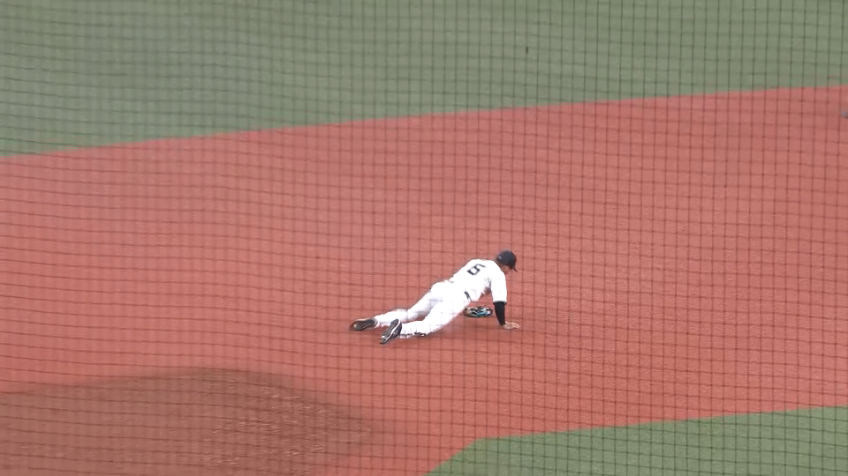 7回表・B宗佑磨 サードゴロをダイビングキャッチ!! 出塁を許さない!!