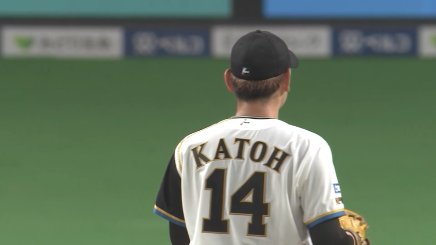 2回表・F加藤貴之 冷静沈着!! ピッチャーフライを淡々と処理!!