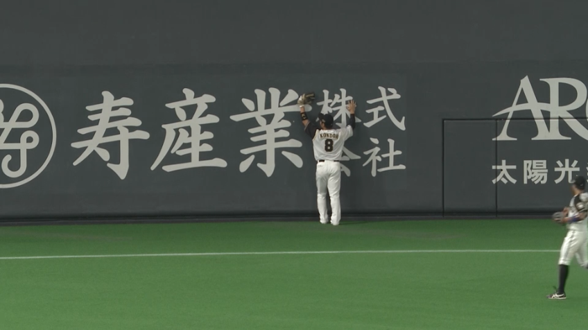 3回表・F近藤健介 レフトへの大きな打球を背走キャッチ!!