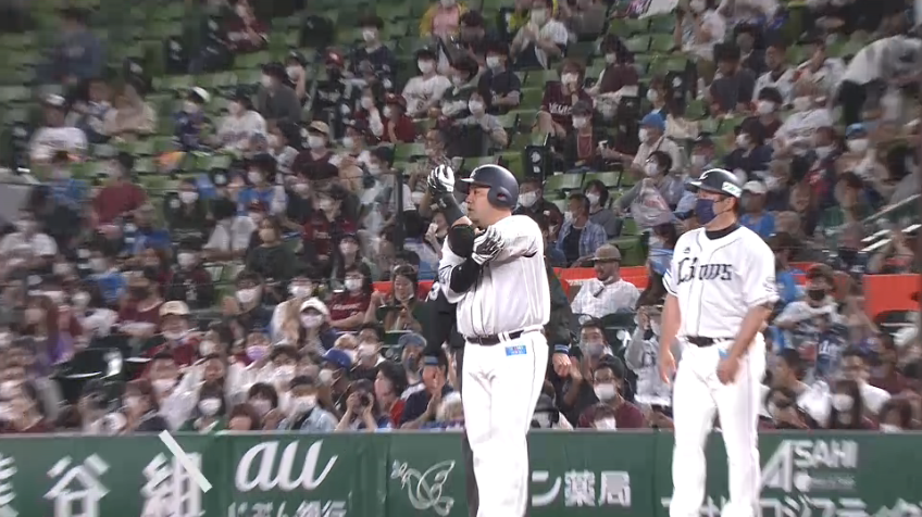 1回裏・L山川穂高 詰まりながらもセンターへしぶとくタイムリーヒットを放ち、幸先よく先制!!