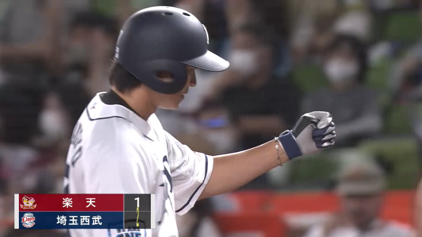 5回裏・L金子侑司 チャンスをものにした!! ライトへの勝ち越しタイムリーヒットを放つ!!