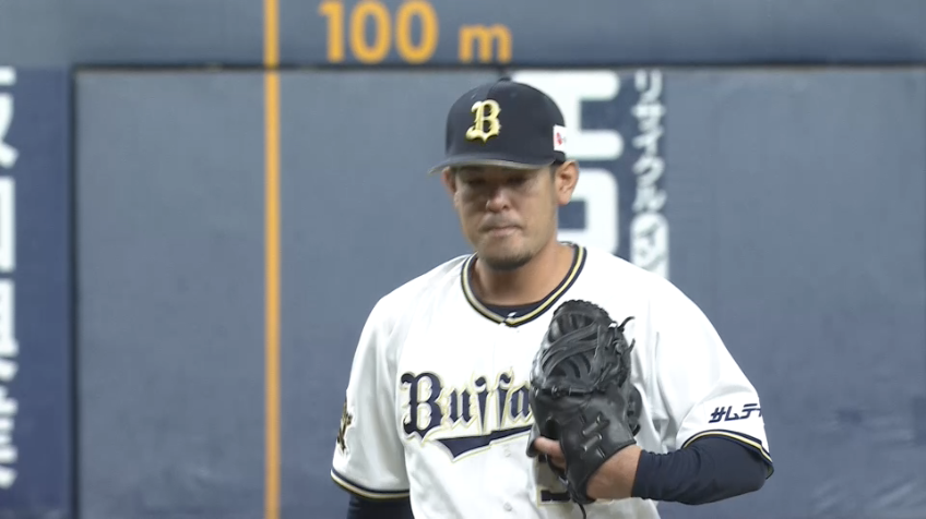 3回表・B比嘉幹貴 ベテラン右腕の真骨頂!! スローカーブで空振り三振!!
