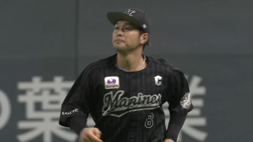 5回裏・M中村奨吾 1,2塁間を抜けそうな当たりをジャンピングキャッチのファインプレー!!
