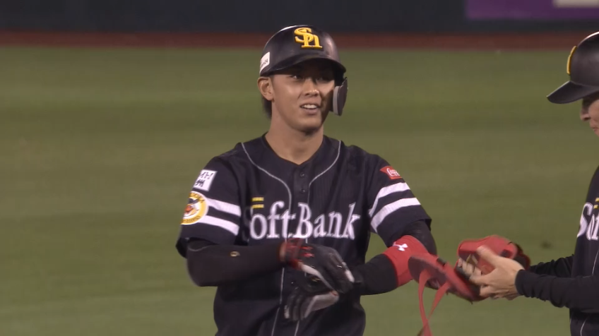 5回表・H今宮健太 ライトへ勝ち越しのタイムリーヒット!!