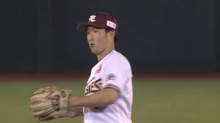 2回表・E小深田大翔 ジャンプしながらのナイスキャッチでヒットを許さない!!