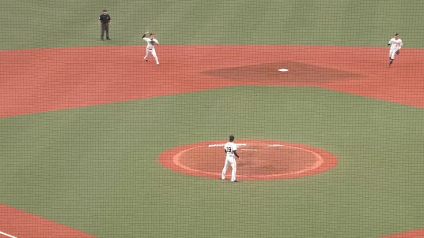 4回表・B紅林弘太郎 B山岡泰輔が弾いた打球をナイスカバー!!