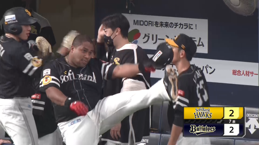 7回裏・Hデスパイネ 一振りで試合を振り出しに!! 豪快な2ランホームラン!!