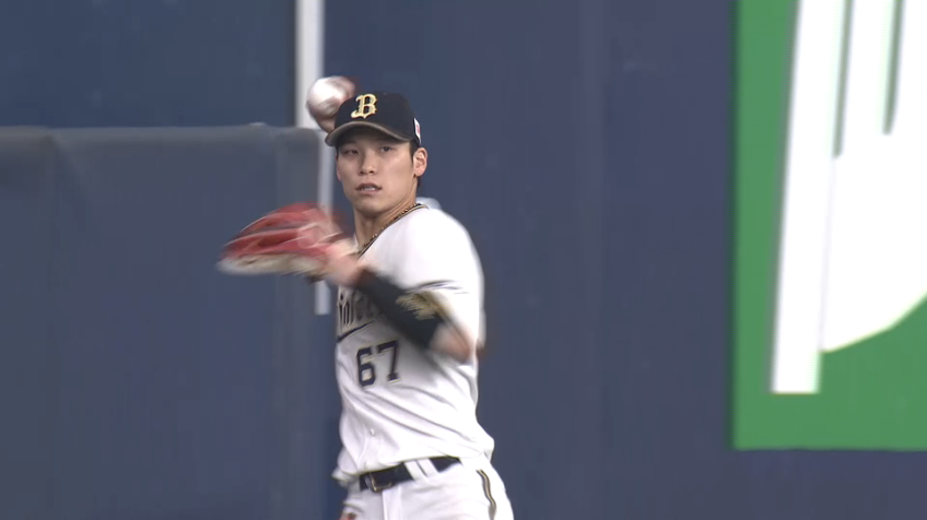 9回表・B中川圭太 フェンスを恐れずナイスキャッチ!!