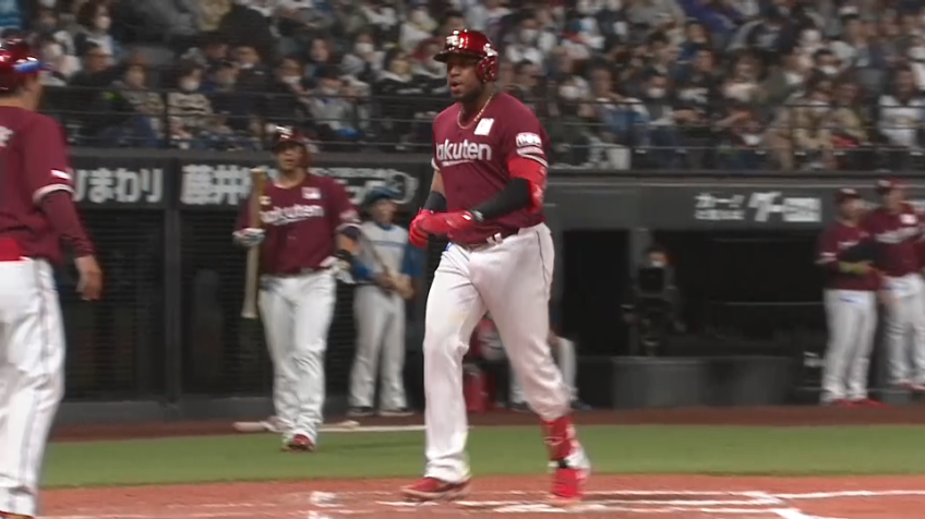 6回表・Eフランコ レフトスタンドへの2ランホームランを放ち、点差を3点に広げる!!