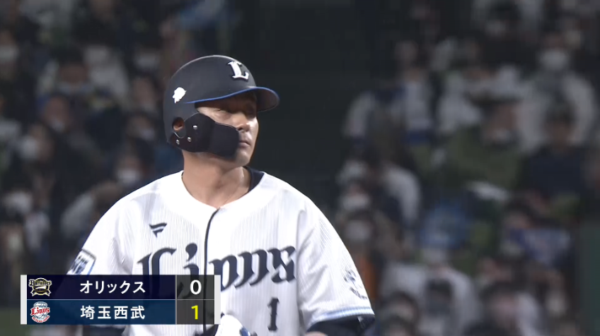 4回裏・L栗山巧 今シーズンの得点はベテランの一打から!! センターの頭を越すタイムリーヒットで先制!!