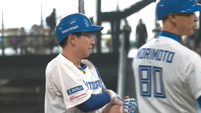 1回裏・F松本剛 新選手会長のエスコンフィールド初の3ベースヒット!!