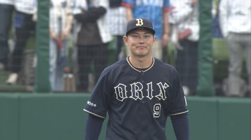 4回裏・B野口智哉 三遊間への強い打球を逆シングルで捕球し見事にアウトにする!!