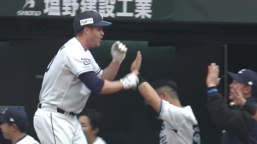 6回裏・Lマキノン 来日初ホームランとなるレフトスタンドへの先制のソロアーチ!!