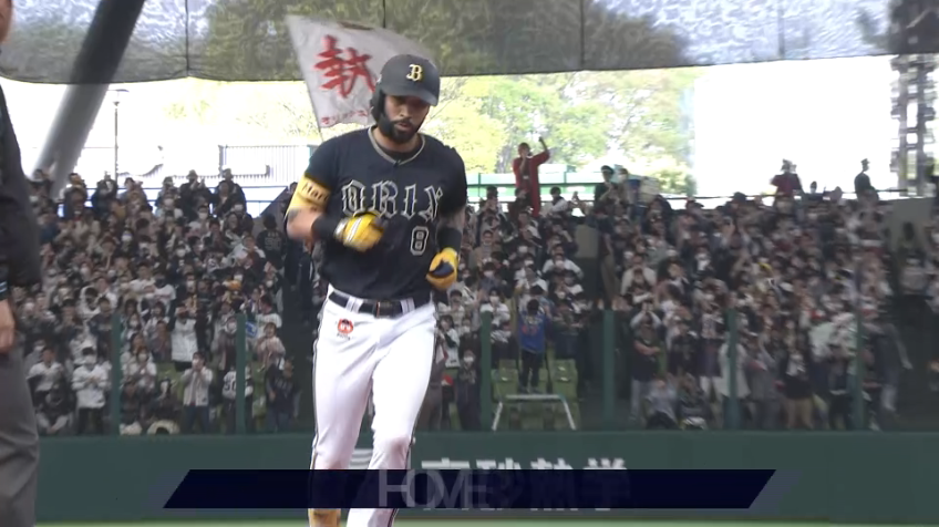 7回表・Bゴンザレス 逆方向への一発!! 来日初ホームランですぐさま同点に追いつく!!