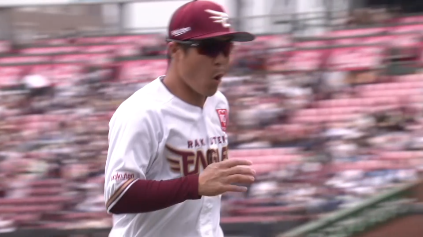 1回表・E茂木栄五郎 痛烈な当たりを逆シングルで見事にさばく!! 好プレーで投手を援護!!