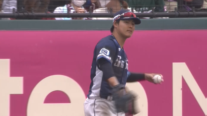 9回裏・L鈴木将平 レフトへのフライを後ろ向きにキャッチするファインプレー!!