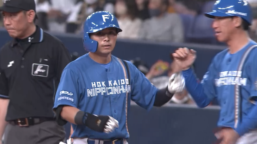 4回表・F上川畑大悟 センター前へ勝ち越しの2点タイムリーヒットを放つ!!