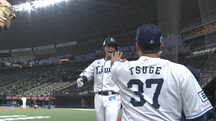 1回裏・L外崎修汰 今季第1号はレフトスタンドへ飛び込む同点ソロホームラン!!