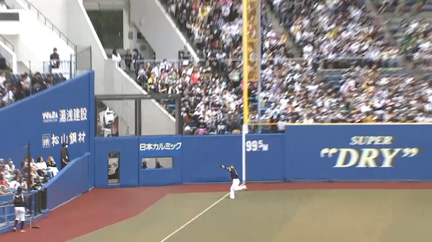 3回裏・H近藤健介 ファインプレー!! 切れそうな打球をスライディングキャッチ!!