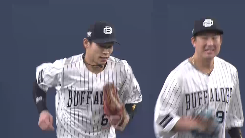 4回表・B中川圭太 ピンチを助ける好プレー!! 左中間の打球をランニングキャッチ!!