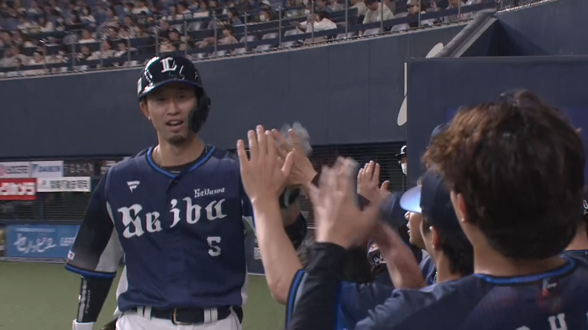 9回表・L外崎修汰 意地のアップルパンチ!! レフトへ第5号ソロホームランを放つ!!