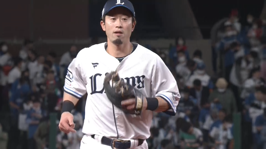 5回表・L外崎修汰 華麗なジャンピングスローでアウトを奪う!!