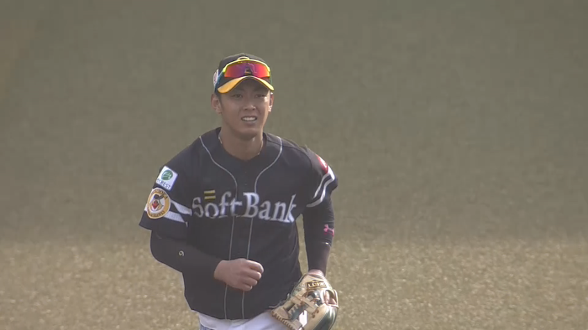 5回裏・H今宮健太 ふらふらと上がった打球を背走キャッチ!!