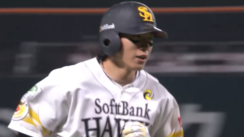 9回裏・H柳田悠岐 豪快に運んだライトスタンドへのソロホームラン!!
