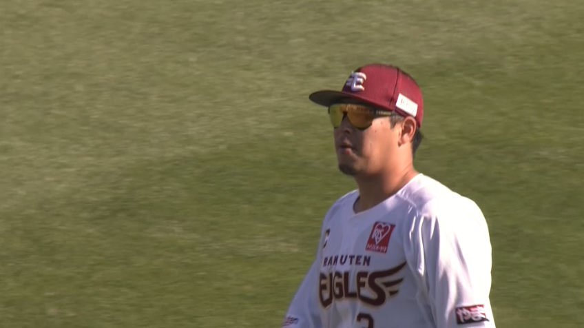 5回表・E浅村栄斗 頭上を越させずナイスキャッチ!!