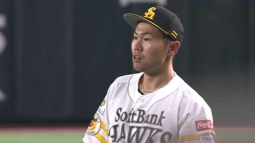 9回表・H中村晃 痺れる場面で後方への見事なジャンピングキャッチ!!