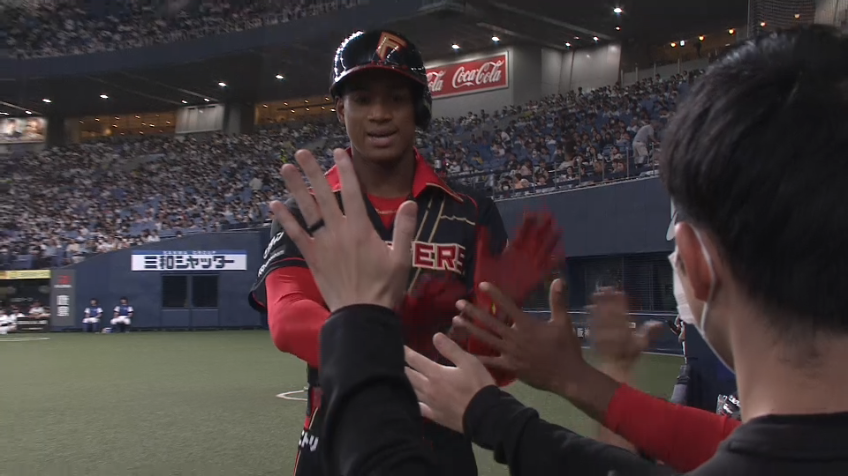 5回表・F万波中正 弾き返した打球はレフトスタンドへの今季第6号ソロホームラン!!