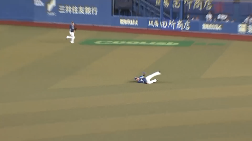 5回裏・L愛斗 前に落ちそうな打球をダイビングキャッチでアウトにする!!