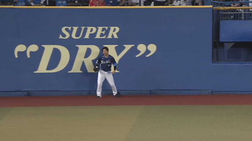 7回裏・L鈴木将平 フェンスを恐れずジャンピングキャッチ!!