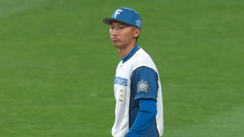 1回表・F加藤豪将 NPB初の守備機会!! 危なげなくアウトにする!!