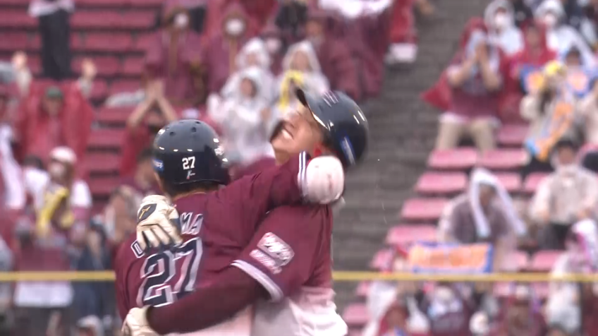 12回裏・E岡島豪郎 代打で試合を決めた!! レフトへのタイムリーヒットを放ち、劇的なサヨナラ勝利!!