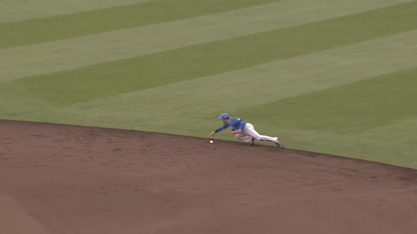 8回裏・F谷内亮太 ファインプレー!!  二遊間に抜けそうな打球を弾くもアウトを奪う!!