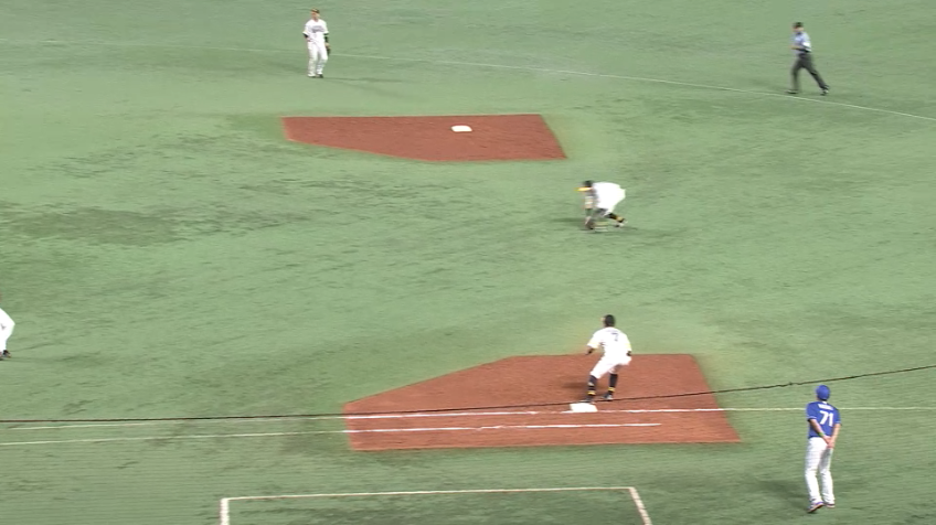 5回表・H牧原大成 攻守で躍動!! 素早いチャージとランニングスローでアウトを奪う!!